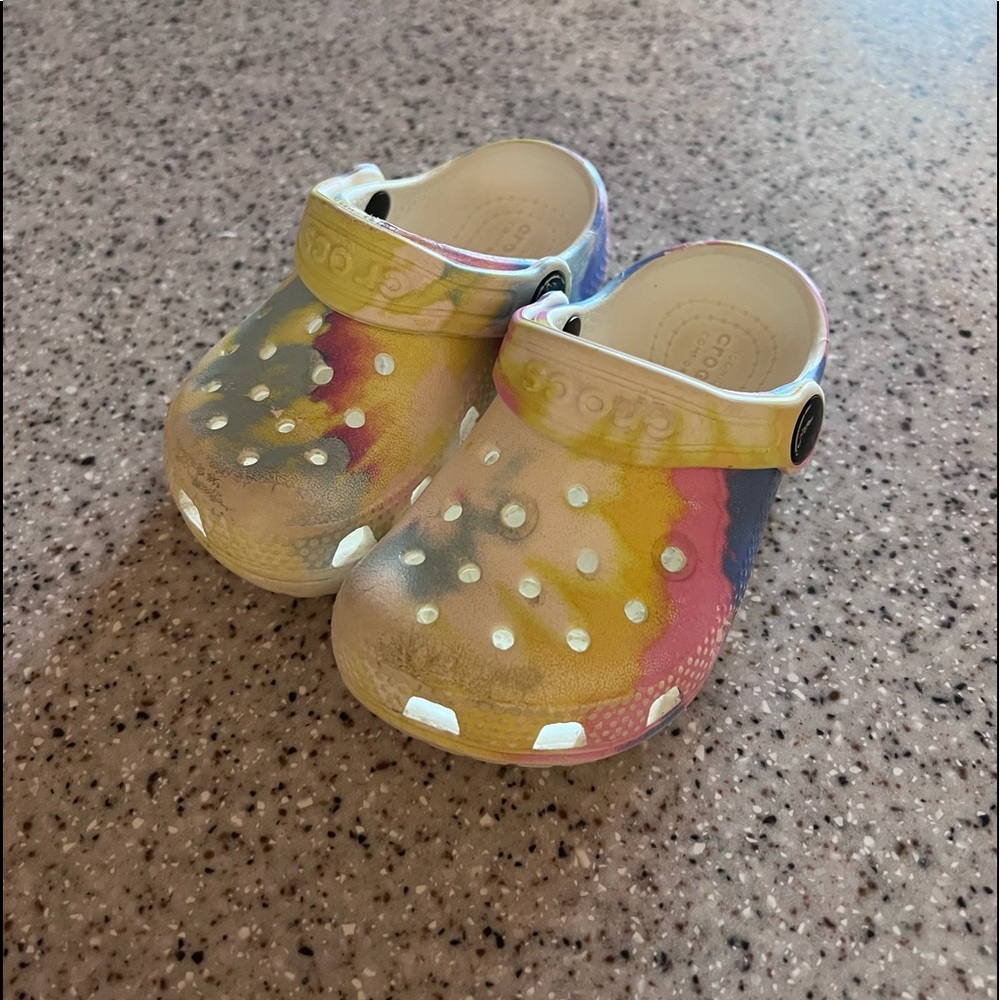 crocs